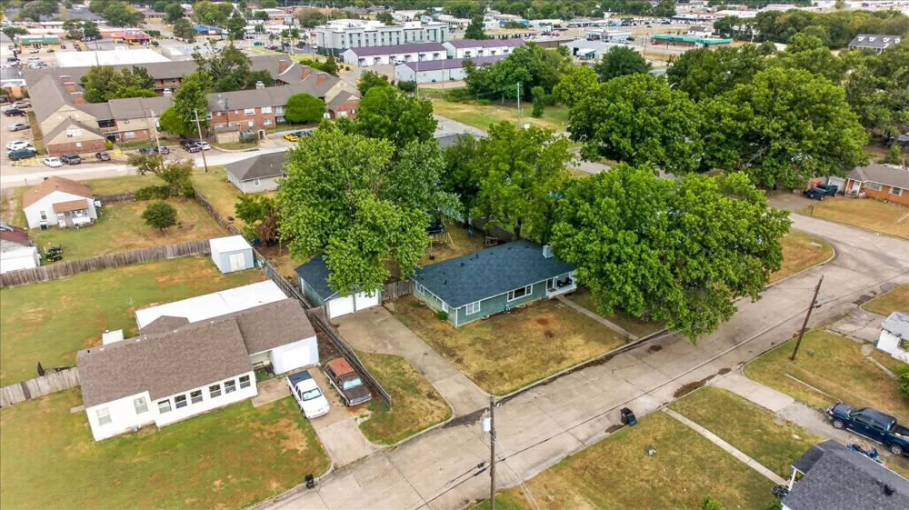 211 SE Queenstown Avenue Bartlesville, OK 74006