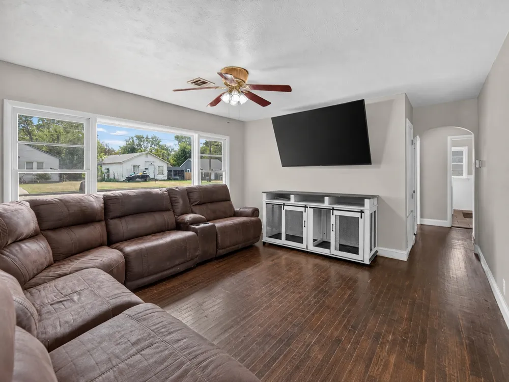 211 SE Queenstown Avenue Bartlesville, OK 74006