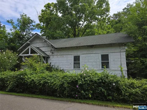 2 Hewlett Road