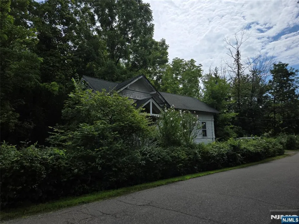 2 Hewlett Road Montville Township, NJ 07082
