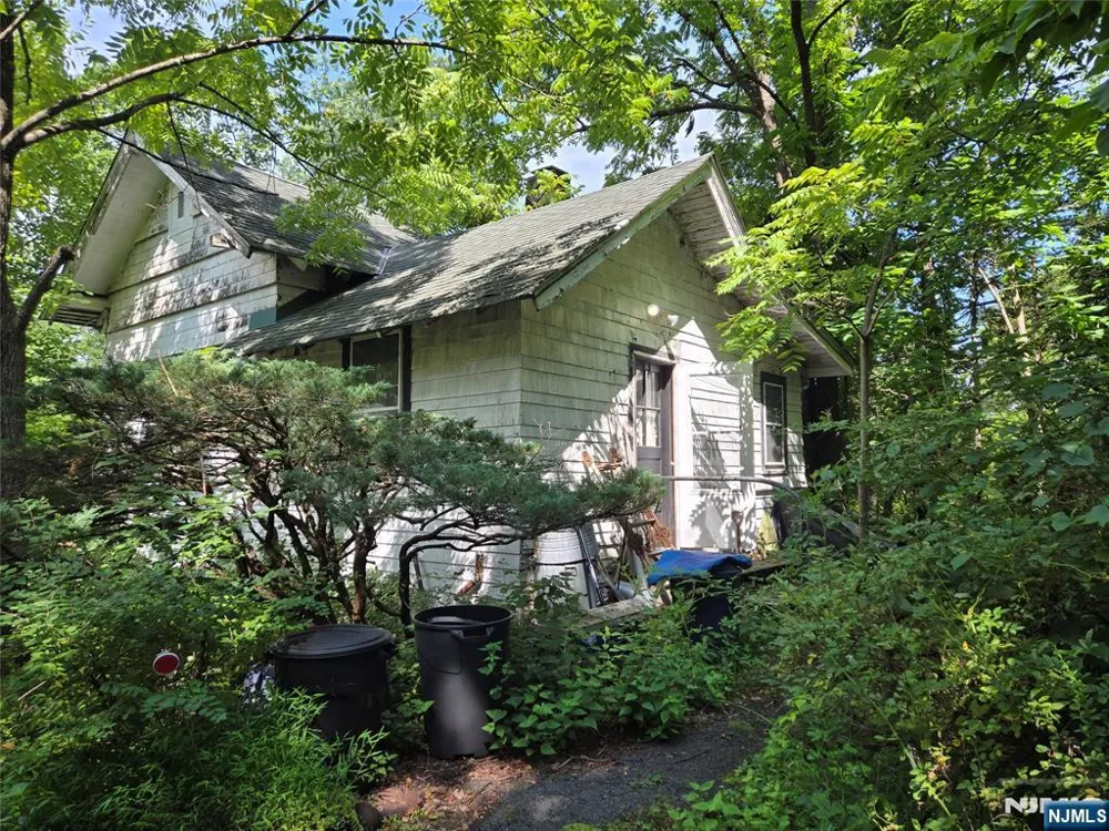 2 Hewlett Road Montville Township, NJ 07082