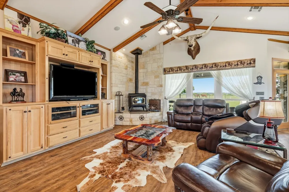 1990 State Highway 81 Hillsboro, TX 76645
