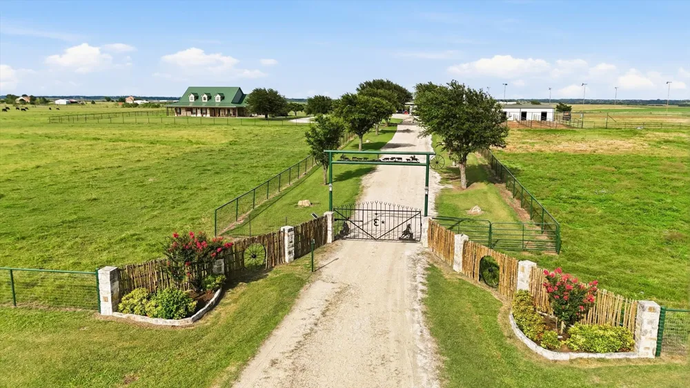 1990 State Highway 81 Hillsboro, TX 76645