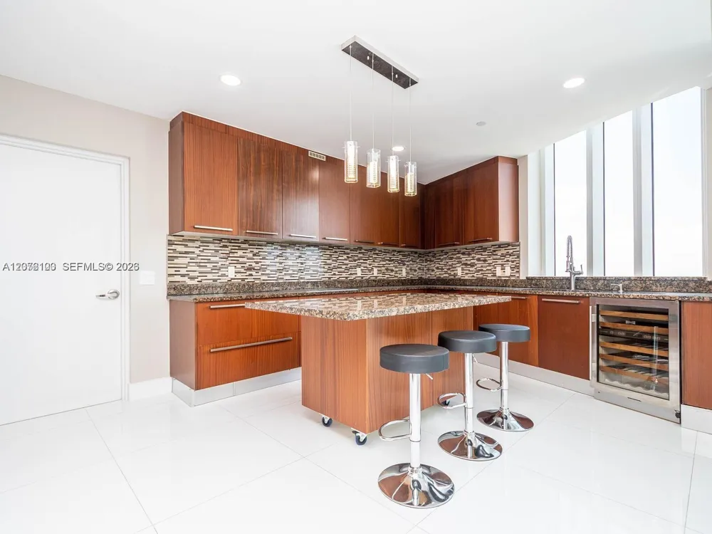 15901 Collins Ave #2504 Sunny Isles Beach, FL 33160