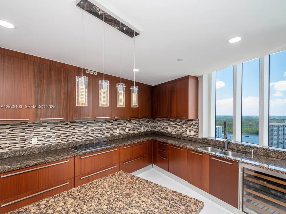 15901 Collins Ave #2504 Sunny Isles Beach, FL 33160