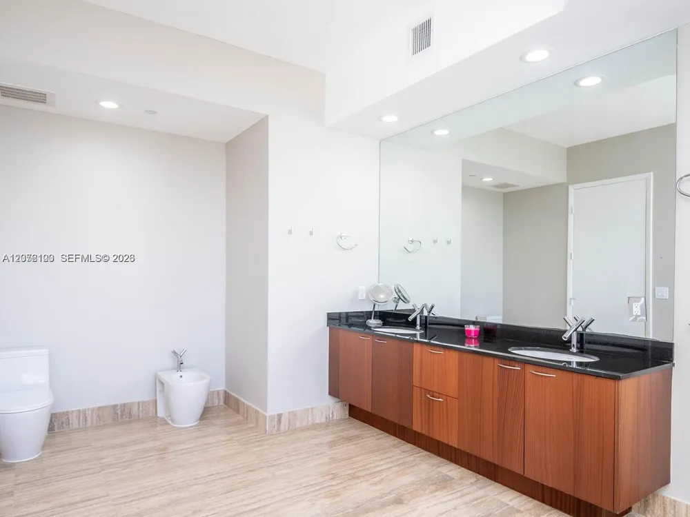 15901 Collins Ave #2504 Sunny Isles Beach, FL 33160