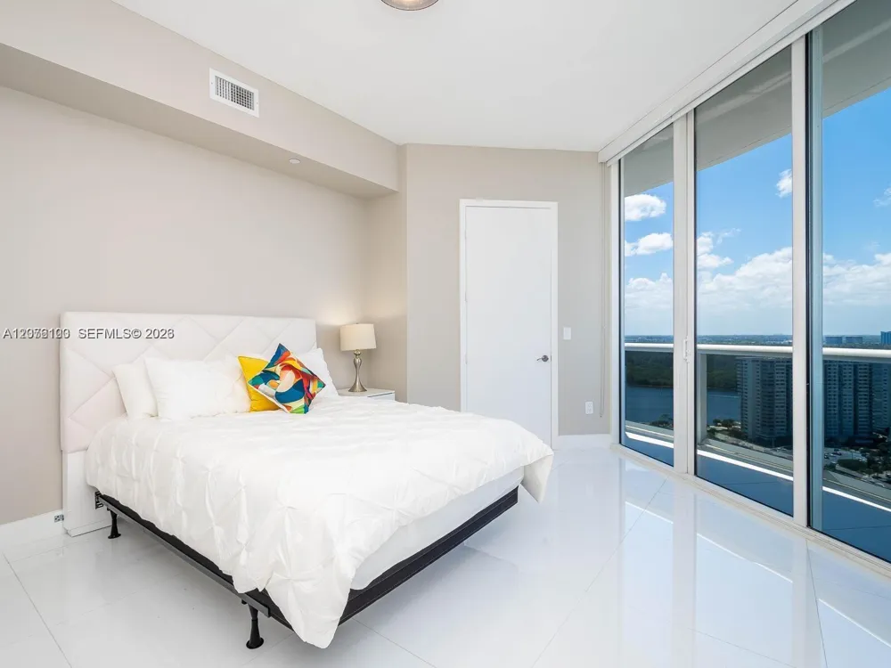 15901 Collins Ave #2504 Sunny Isles Beach, FL 33160