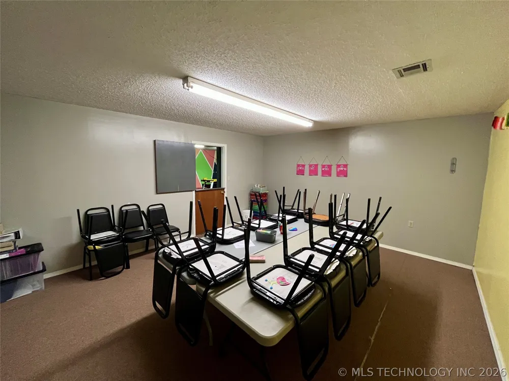 2710 S Cherokee Drive Muskogee, OK 74403