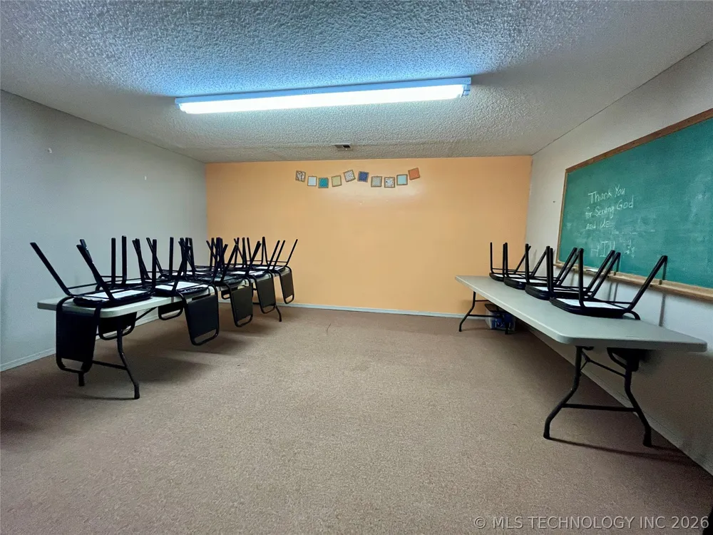 2710 S Cherokee Drive Muskogee, OK 74403