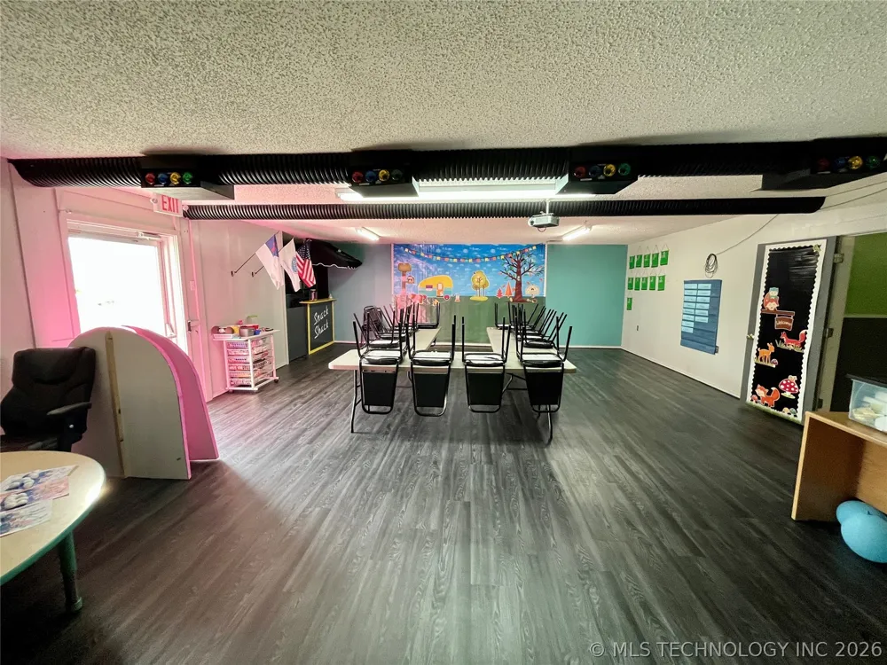 2710 S Cherokee Drive Muskogee, OK 74403