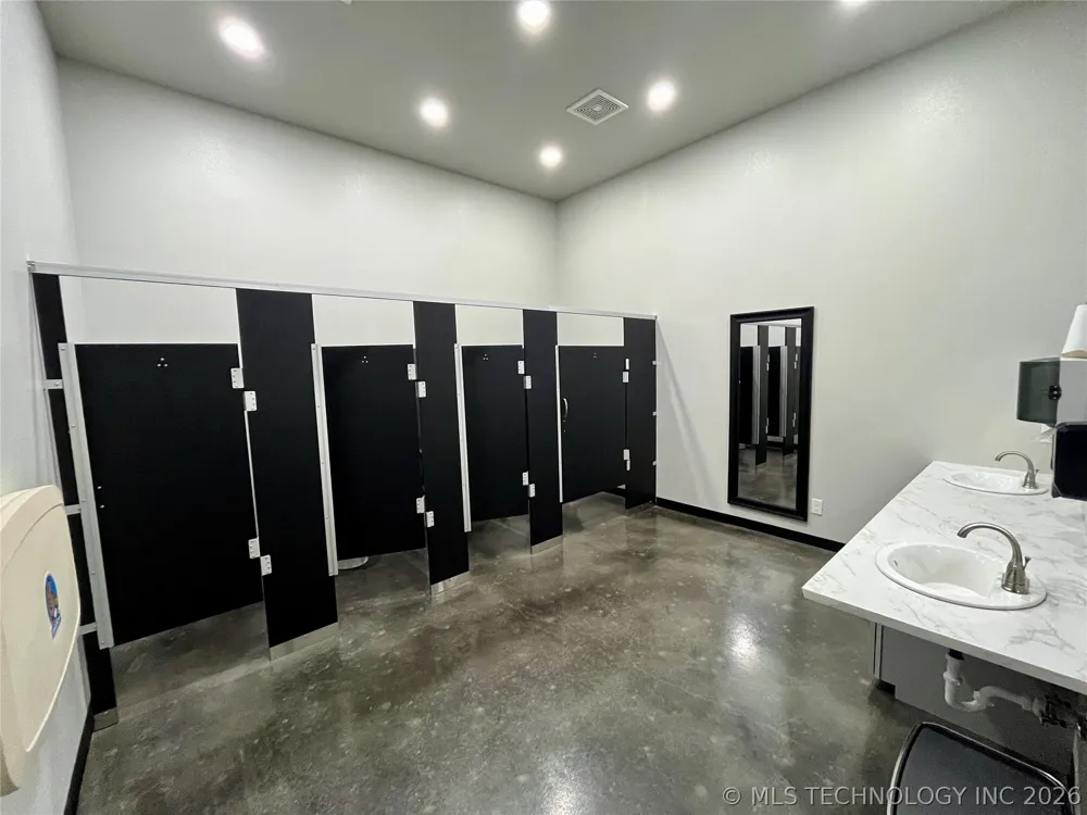 2710 S Cherokee Drive Muskogee, OK 74403