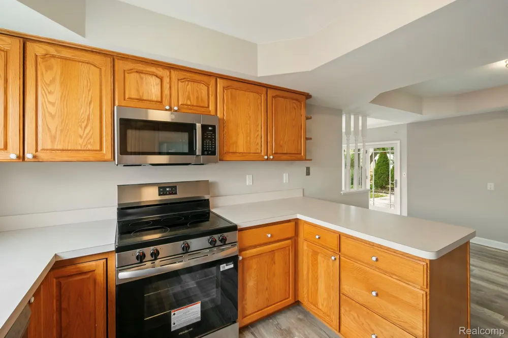 17199 W 13 MILE ROAD Southfield City, MI 48076