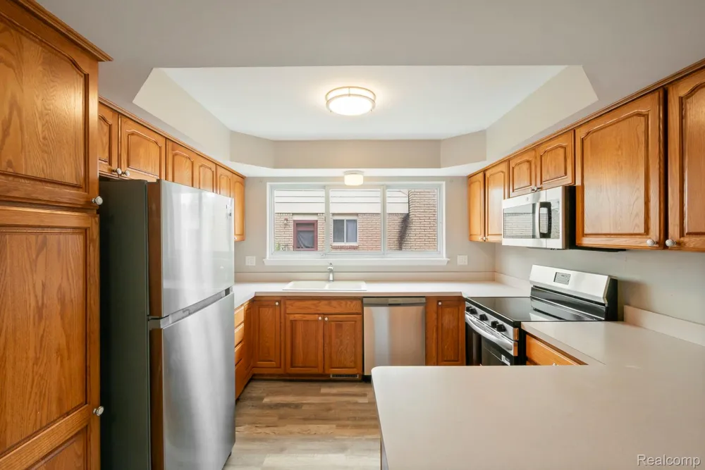17199 W 13 MILE ROAD Southfield City, MI 48076