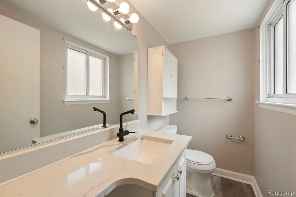 17199 W 13 MILE ROAD Southfield City, MI 48076