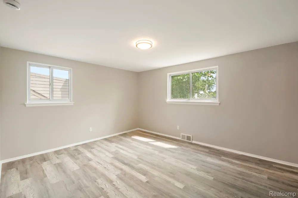 17199 W 13 MILE ROAD Southfield City, MI 48076