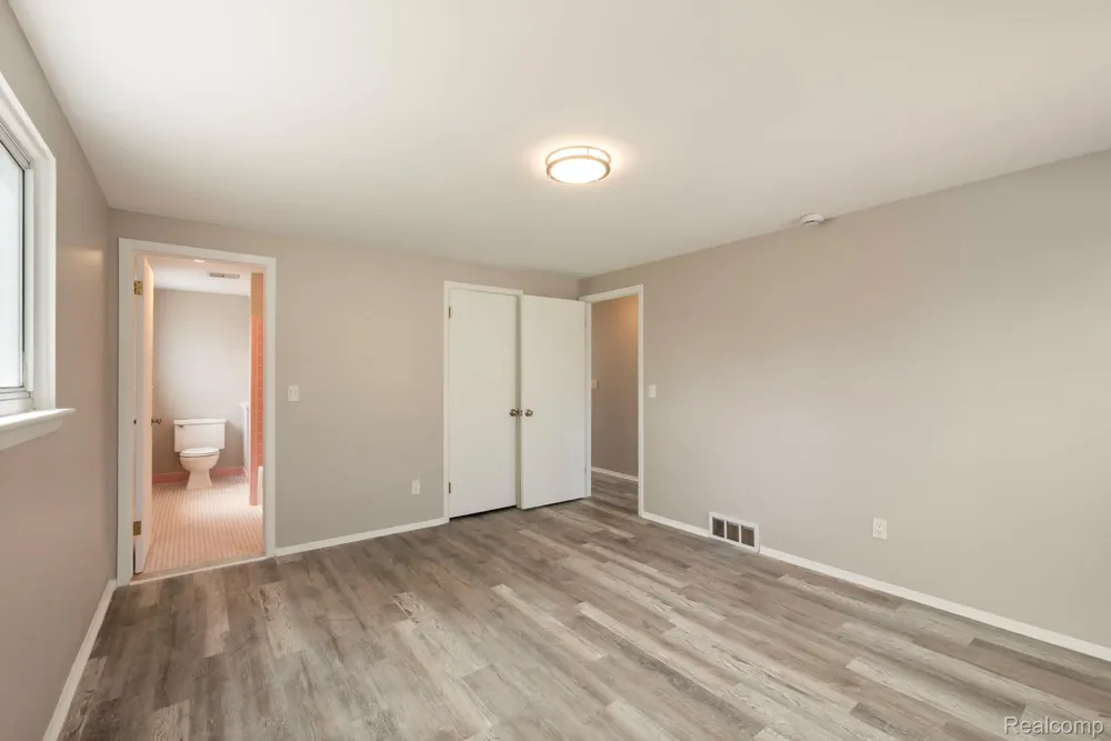 17199 W 13 MILE ROAD Southfield City, MI 48076