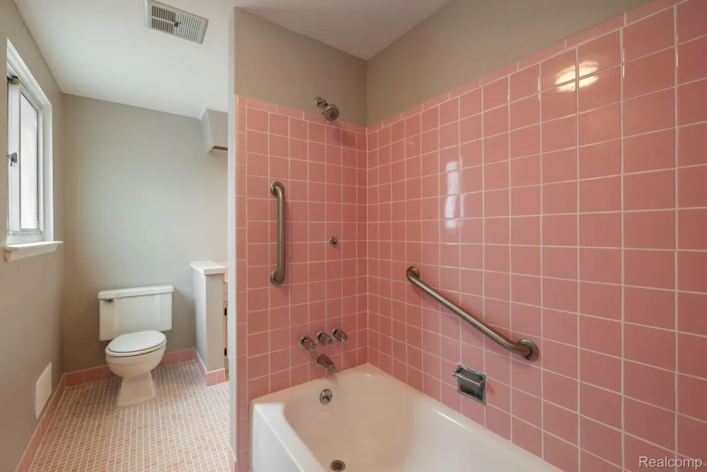 17199 W 13 MILE ROAD Southfield City, MI 48076