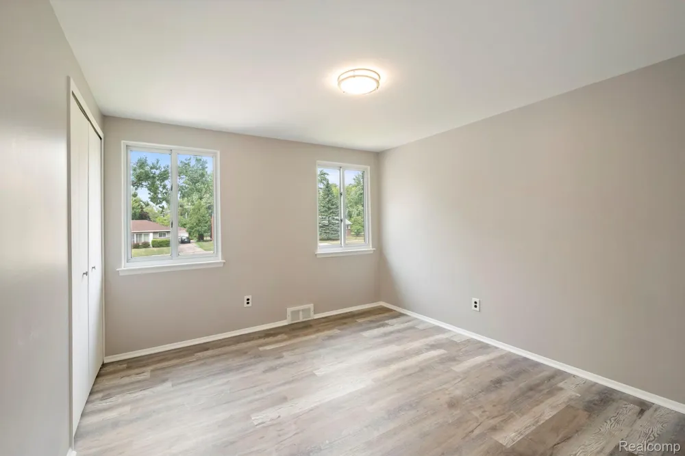 17199 W 13 MILE ROAD Southfield City, MI 48076