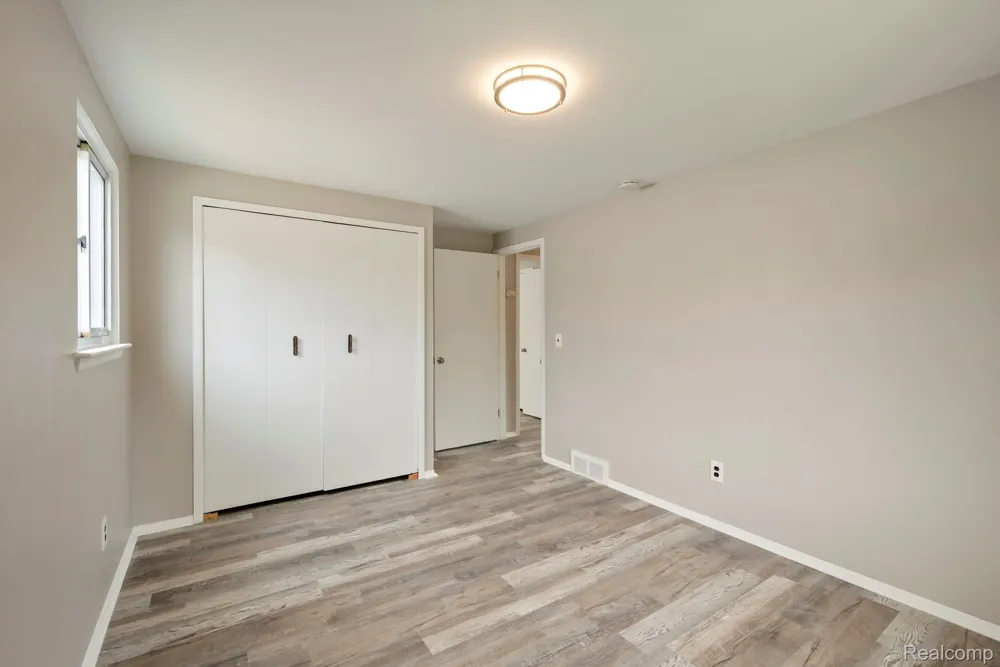 17199 W 13 MILE ROAD Southfield City, MI 48076