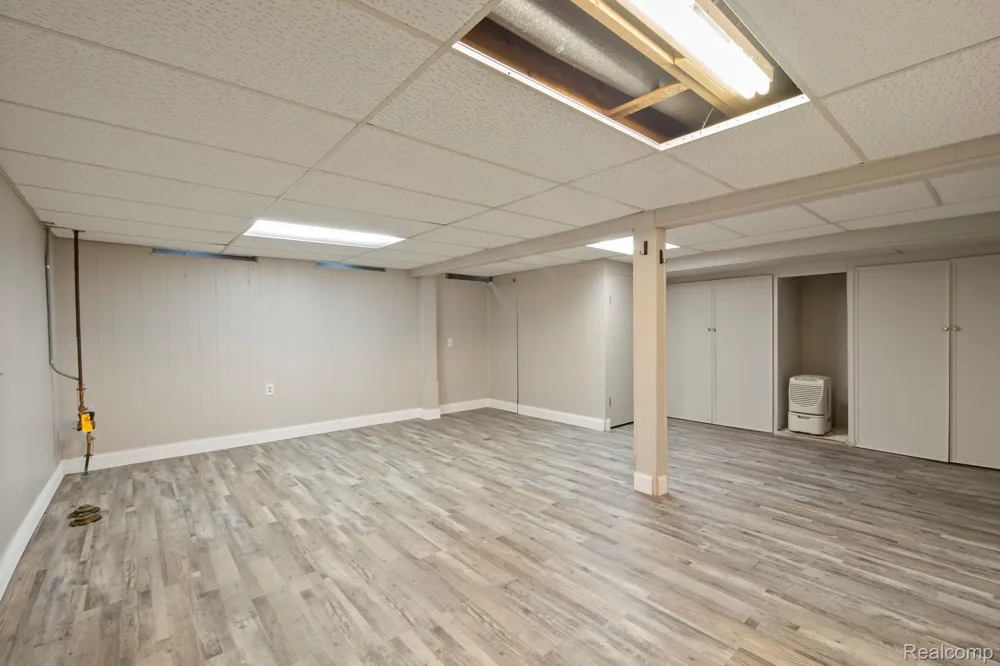 17199 W 13 MILE ROAD Southfield City, MI 48076