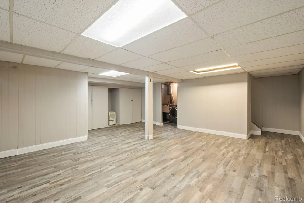 17199 W 13 MILE ROAD Southfield City, MI 48076