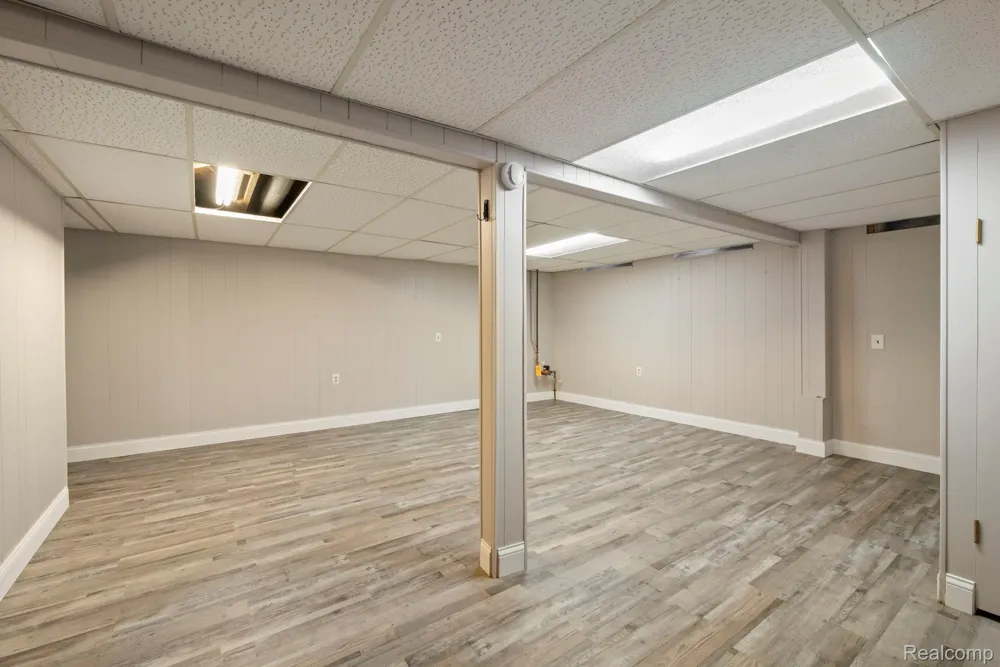 17199 W 13 MILE ROAD Southfield City, MI 48076