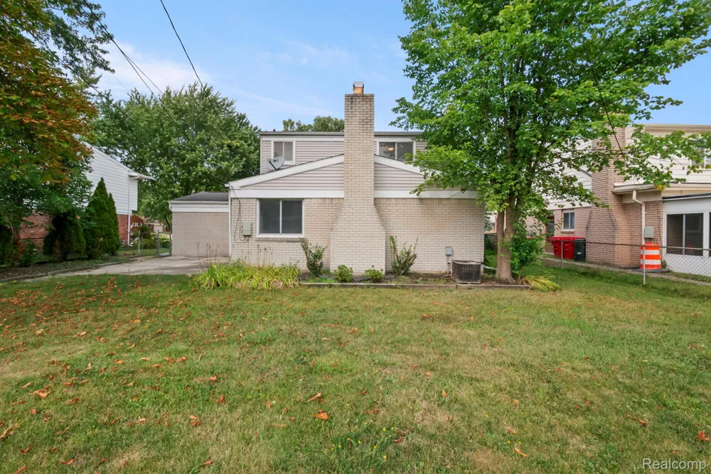17199 W 13 MILE ROAD Southfield City, MI 48076
