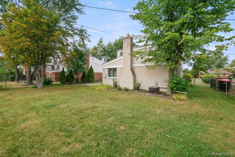 17199 W 13 MILE ROAD Southfield City, MI 48076