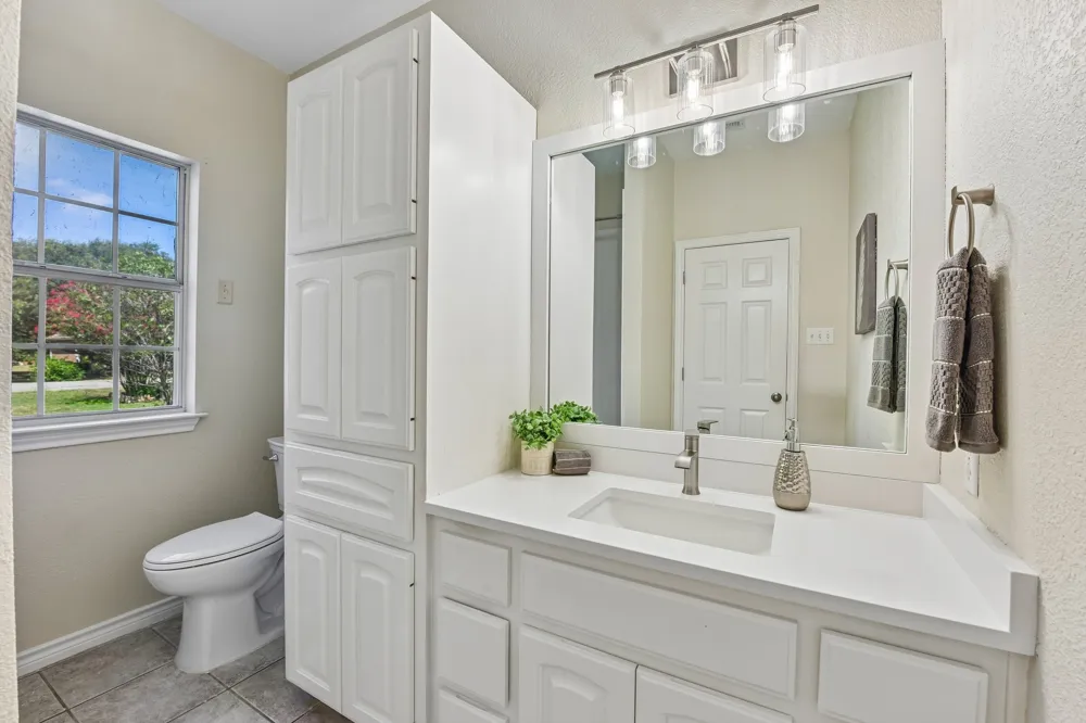 100 Grove Lane Buda, TX 78610