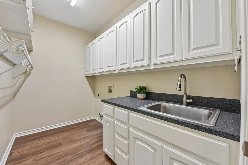 100 Grove Lane Buda, TX 78610