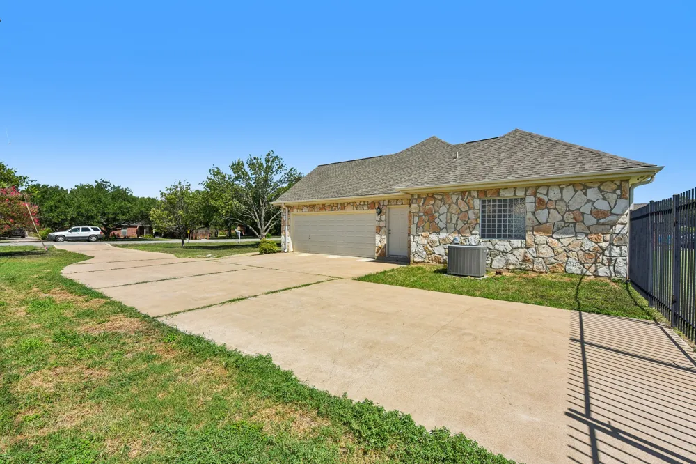 100 Grove Lane Buda, TX 78610