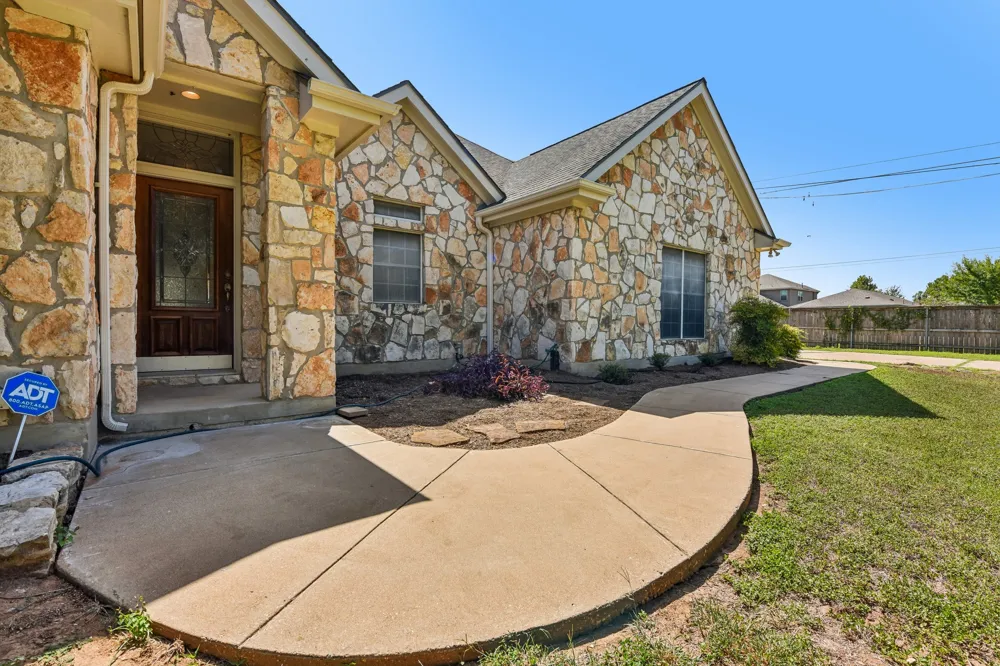 100 Grove Lane Buda, TX 78610