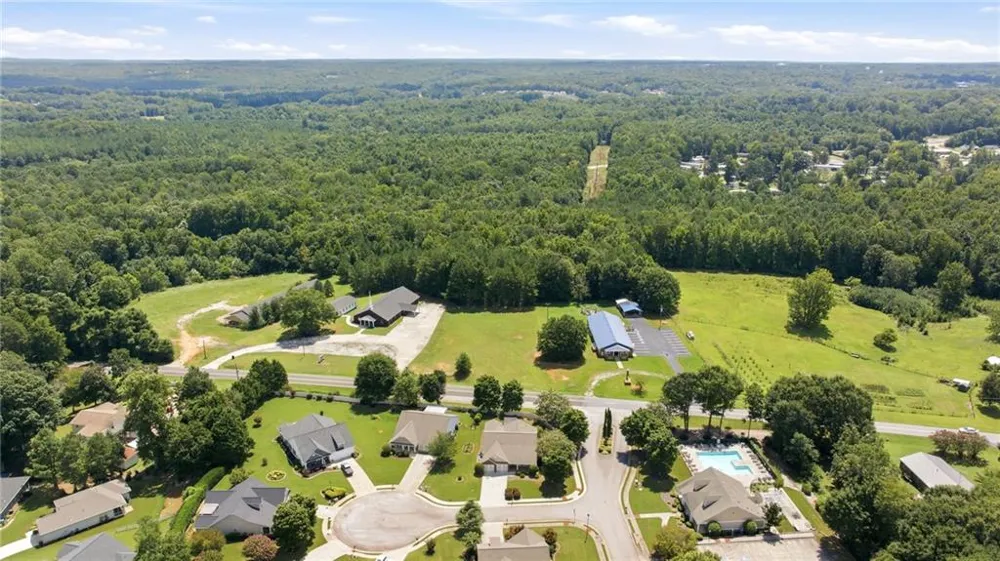 304 Victory Circle Commerce, GA 30529