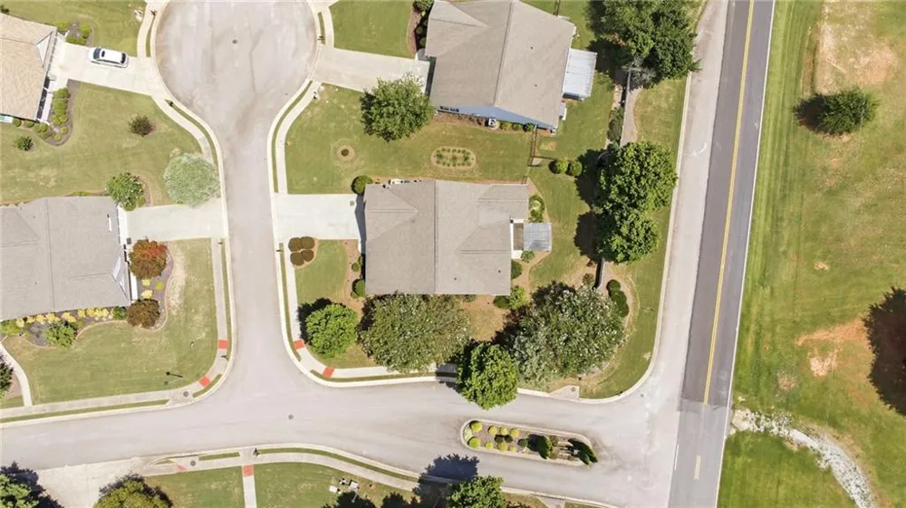 304 Victory Circle Commerce, GA 30529