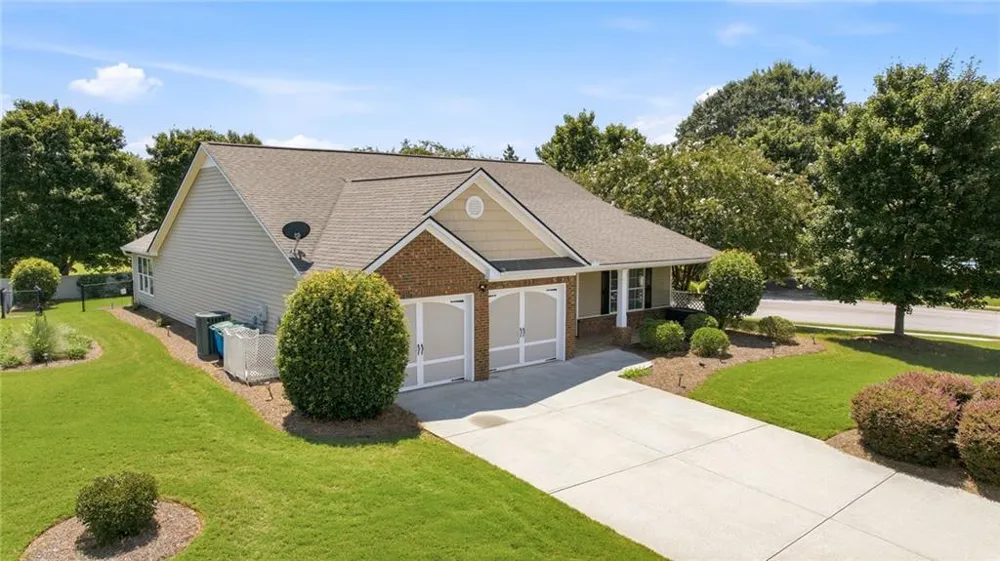 304 Victory Circle Commerce, GA 30529