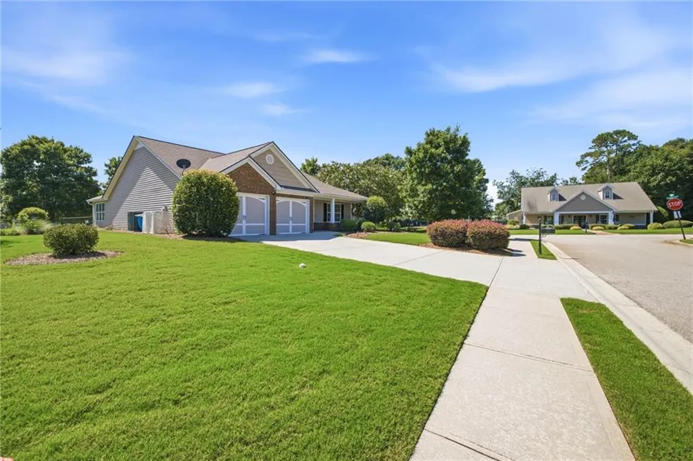 304 Victory Circle Commerce, GA 30529