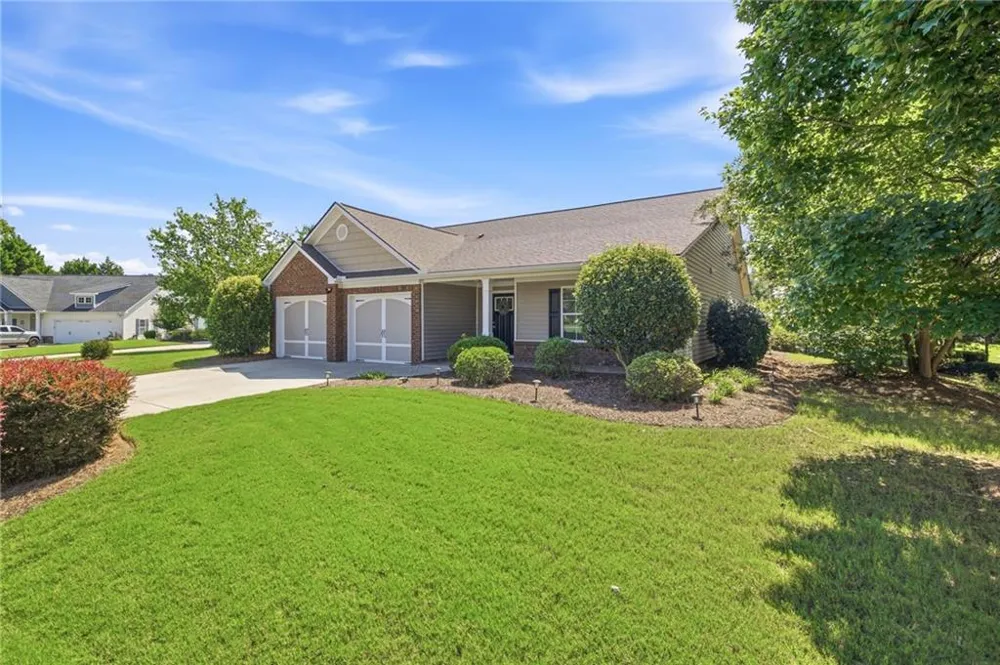 304 Victory Circle Commerce, GA 30529