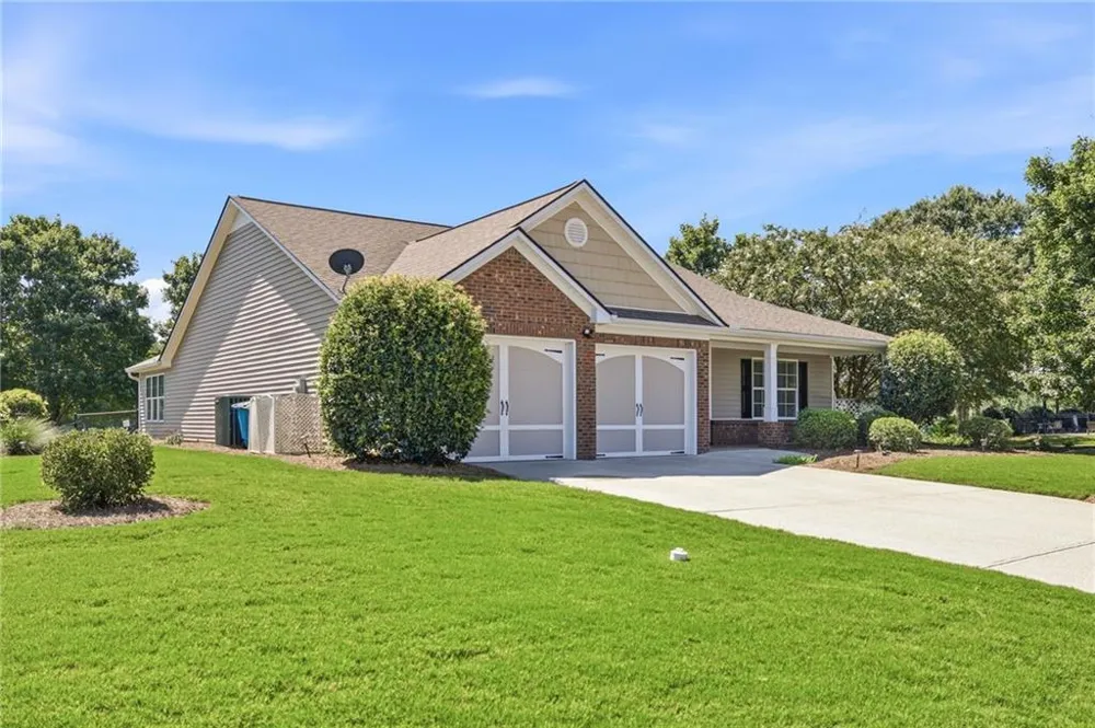 304 Victory Circle Commerce, GA 30529