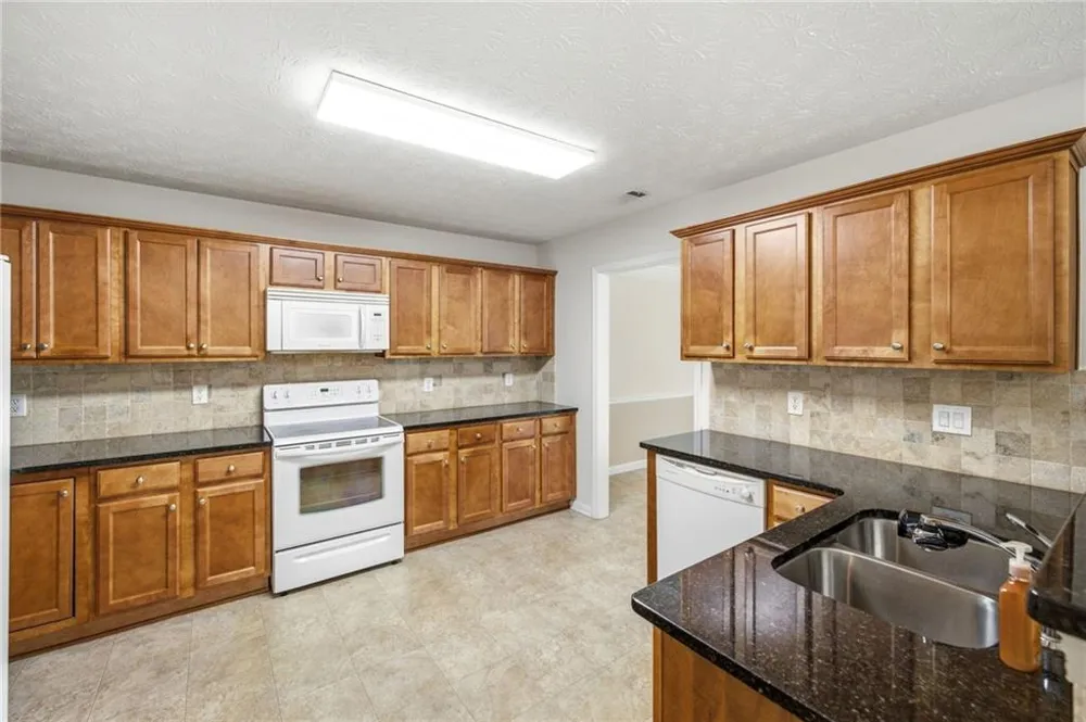304 Victory Circle Commerce, GA 30529