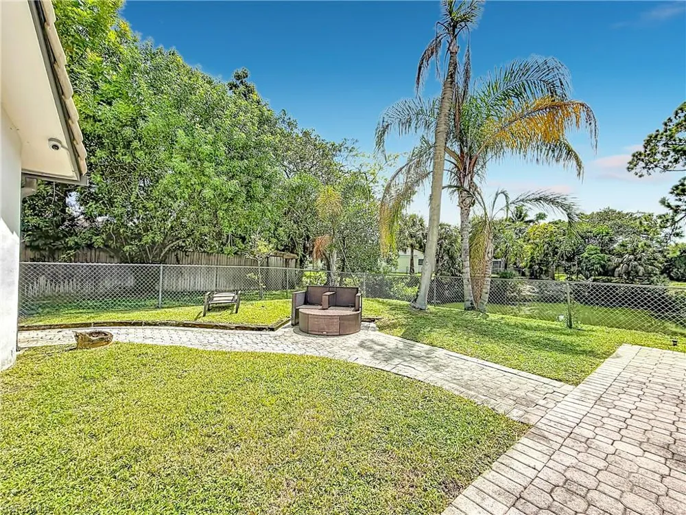 7511 42nd Drive NW Coral Springs, FL 33065
