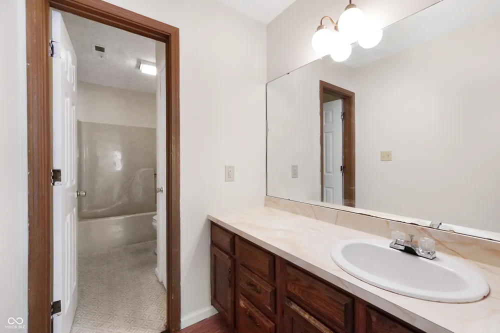 4960 Brookfield Drive Indianapolis, IN 46237