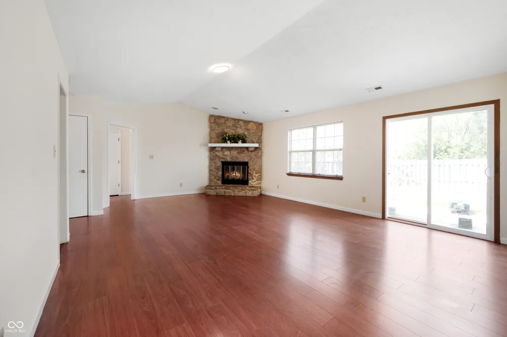 4960 Brookfield Drive Indianapolis, IN 46237