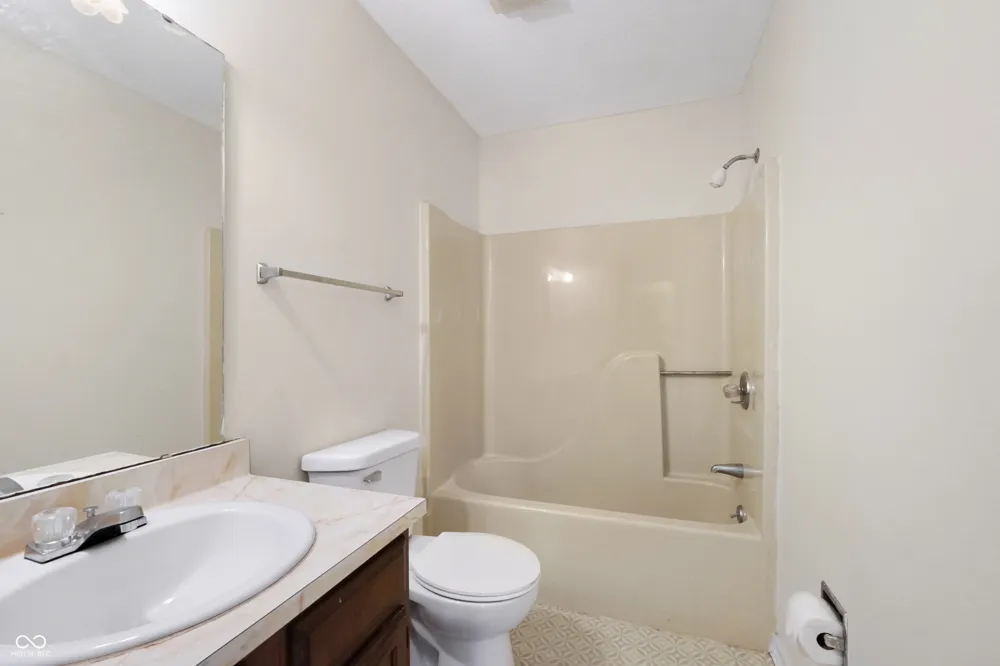 4960 Brookfield Drive Indianapolis, IN 46237