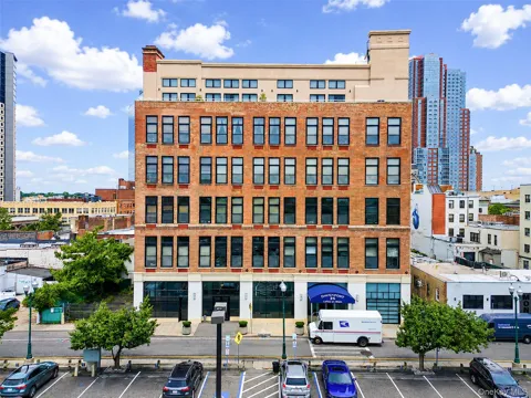 25 Leroy Place #511