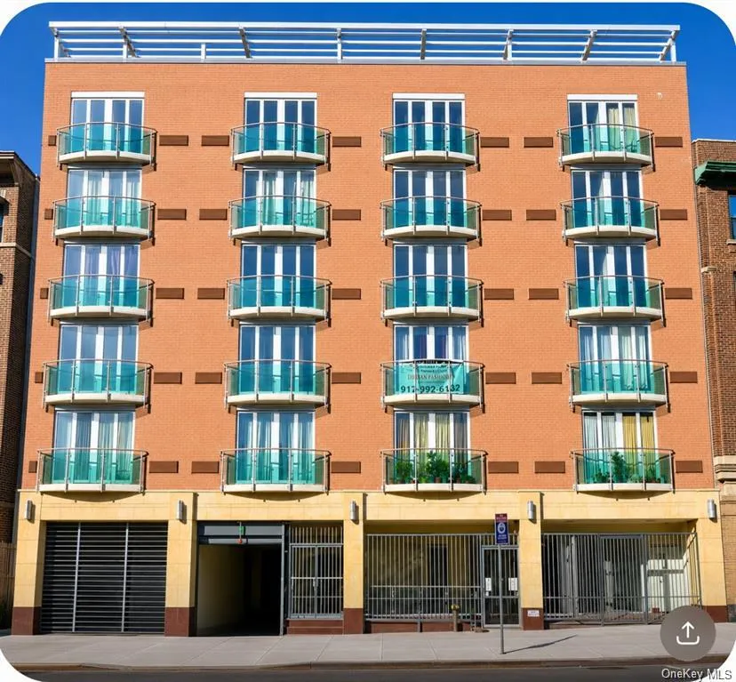 88-20 Parsons #6D Jamaica, NY 11432