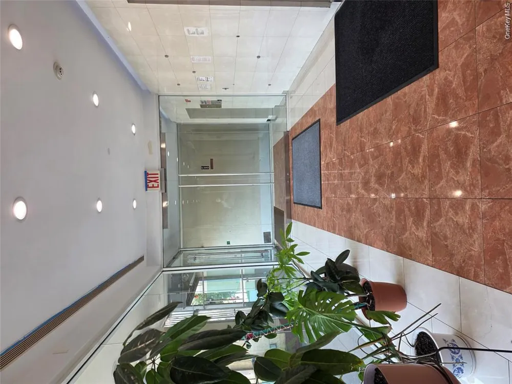 88-20 Parsons #6D Jamaica, NY 11432