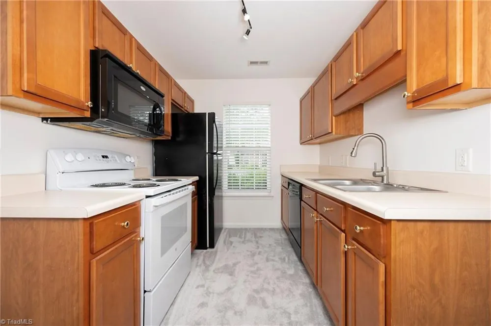 3273 Hyde Place Circle Winston-Salem, NC 27103