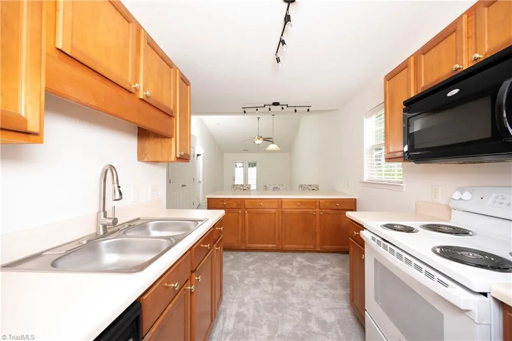 3273 Hyde Place Circle Winston-Salem, NC 27103