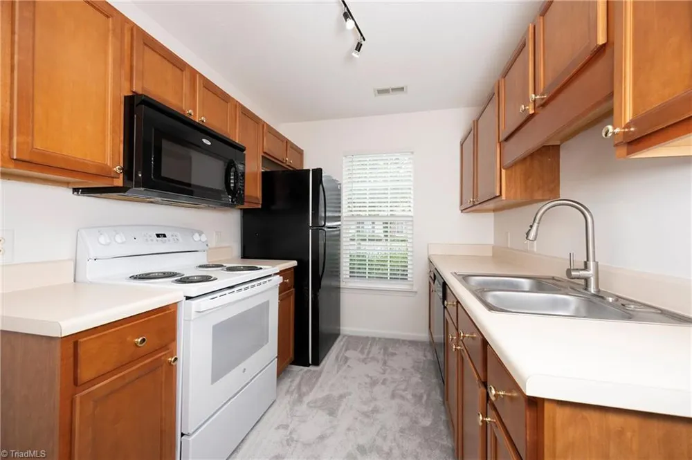3273 Hyde Place Circle Winston-Salem, NC 27103