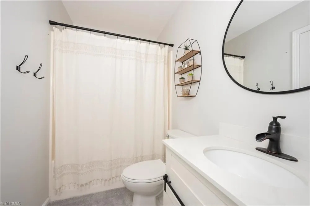3273 Hyde Place Circle Winston-Salem, NC 27103